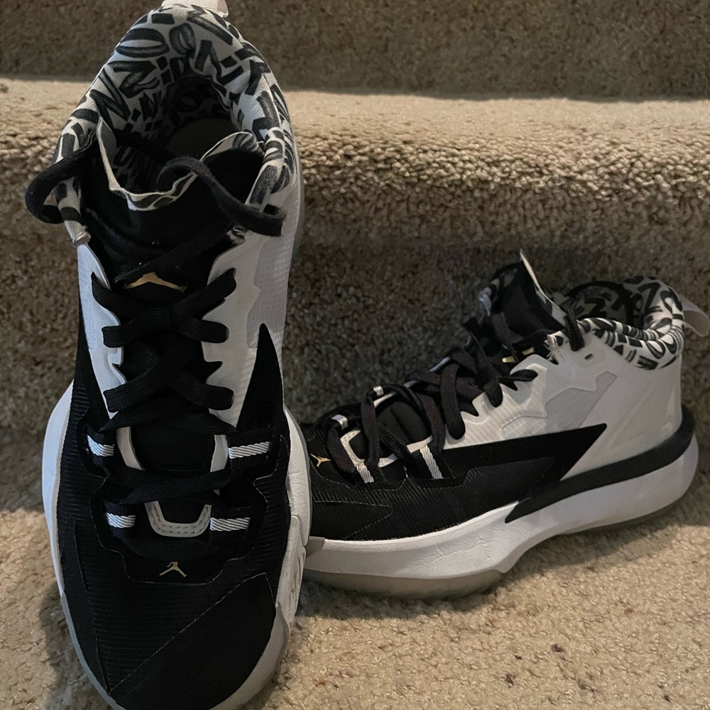 Jordan Zion 1 black white 5.5Y